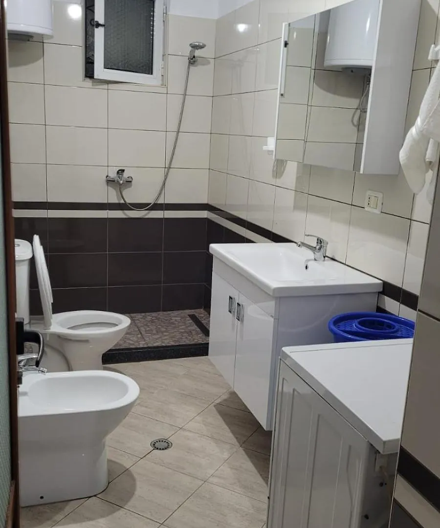 Brayan Guest House Поградец