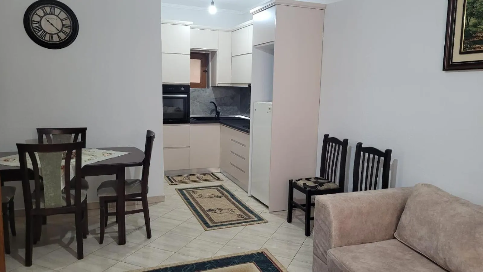 Brayan Guest House Поградец 0*,  Албания